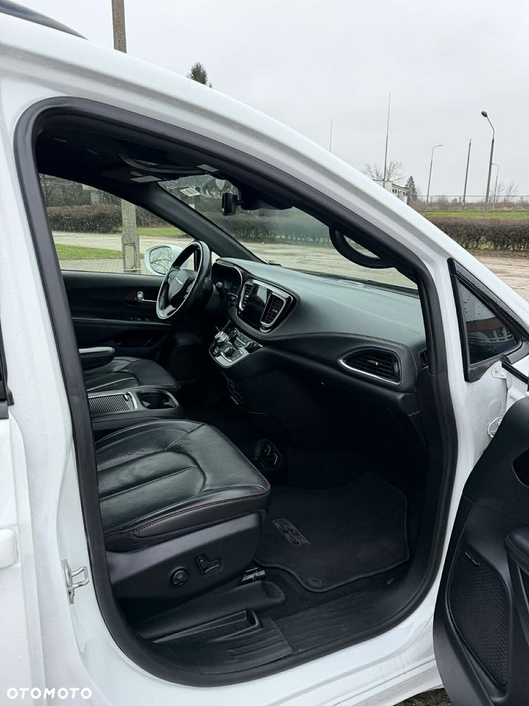 Chrysler Pacifica - 21