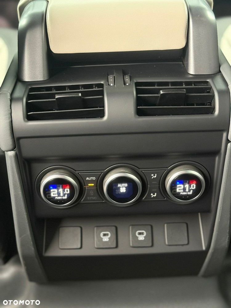 Land Rover Defender - 23