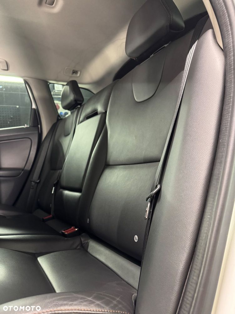 Volvo XC 60 D4 AWD R-Design Kinetic - 21