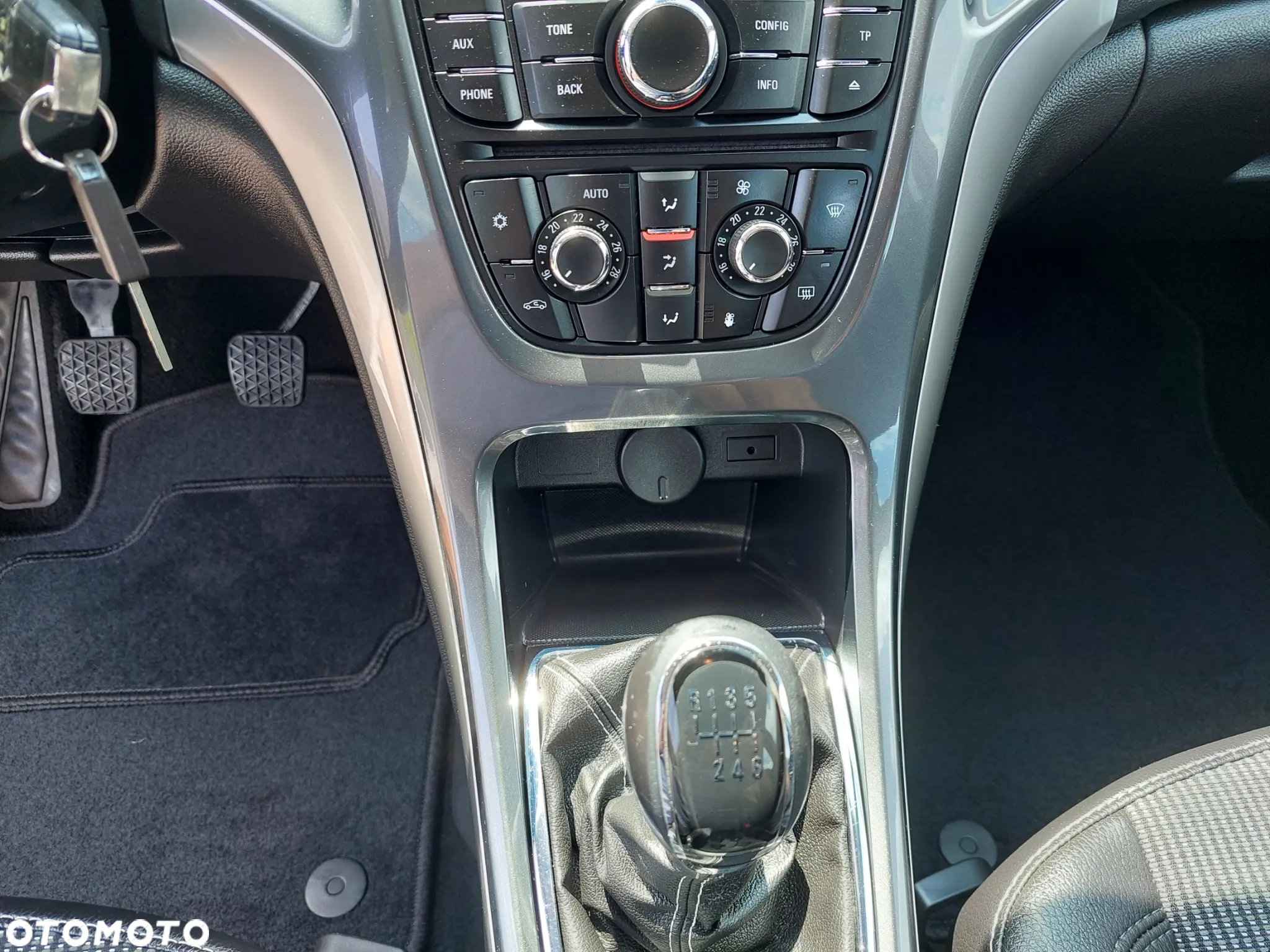 Opel Astra 1.4 Turbo Exklusiv - 28