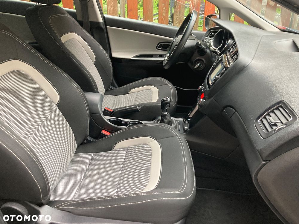 Kia Ceed 1.6 GDI ISG Platinum Edition - 10