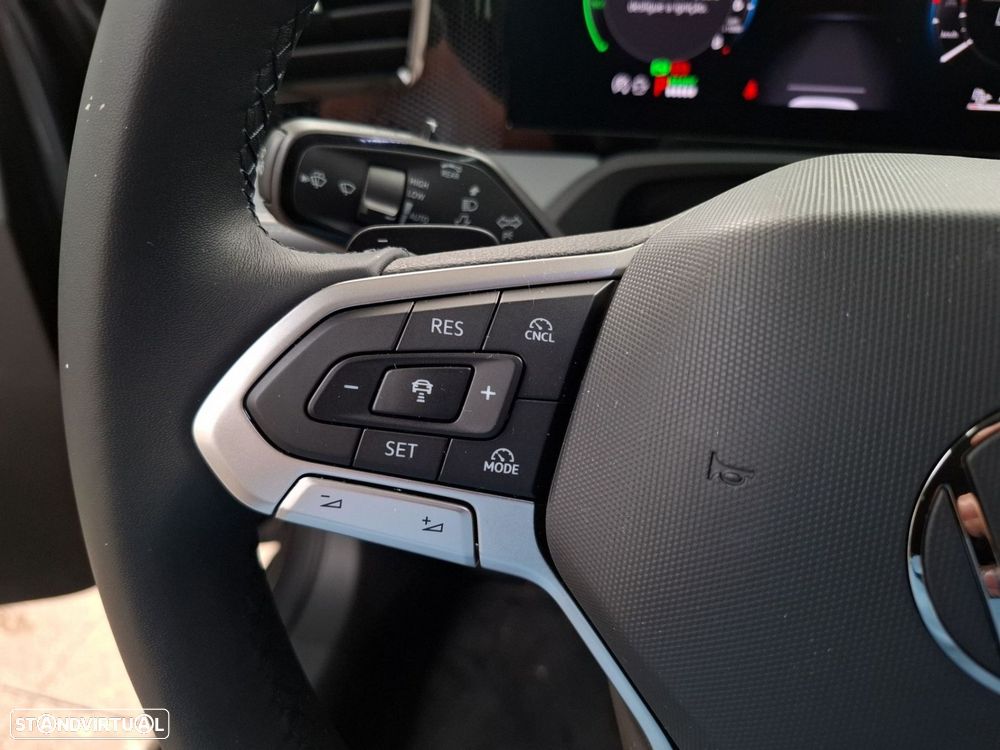 VW Passat Variant 1.5 TSI eHybrid Business DSG - 16