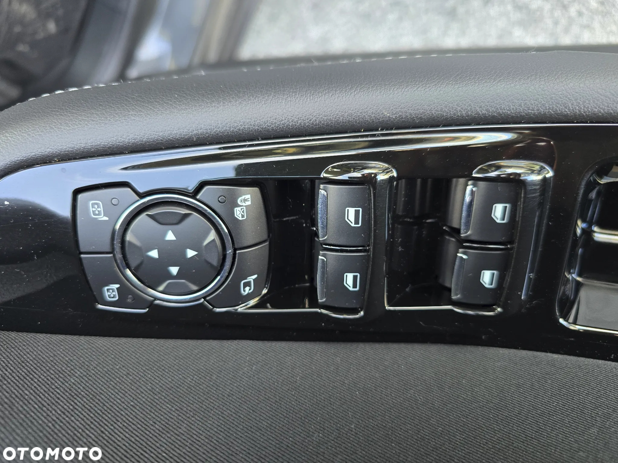 Ford S-Max - 11