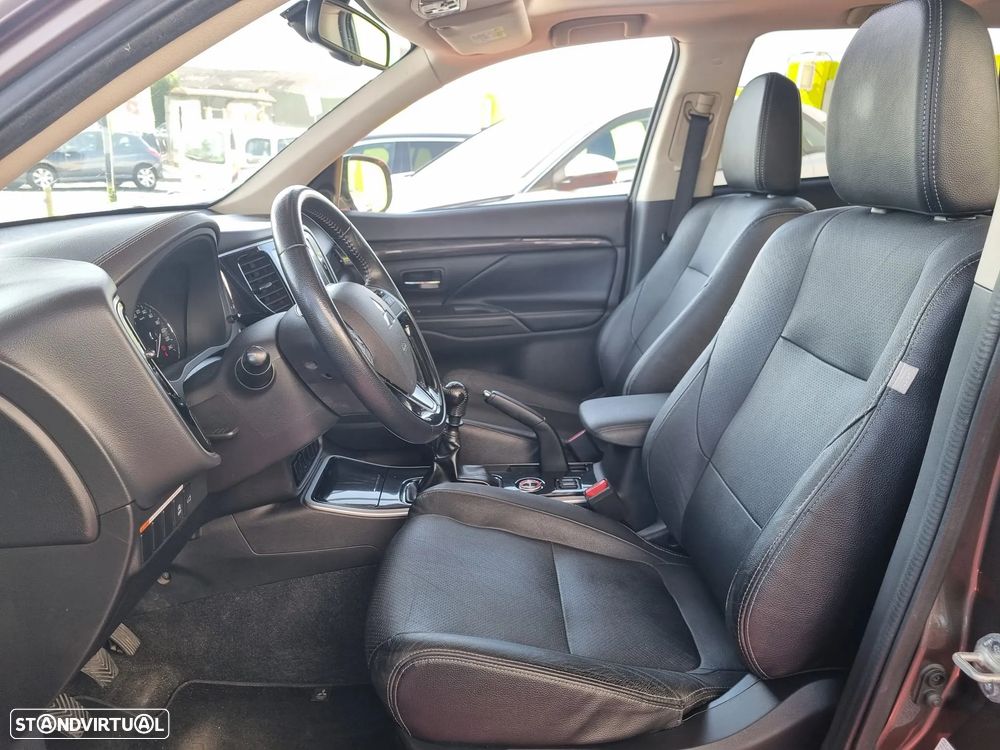 Mitsubishi Outlander 2.2 DI-D Intense - 31