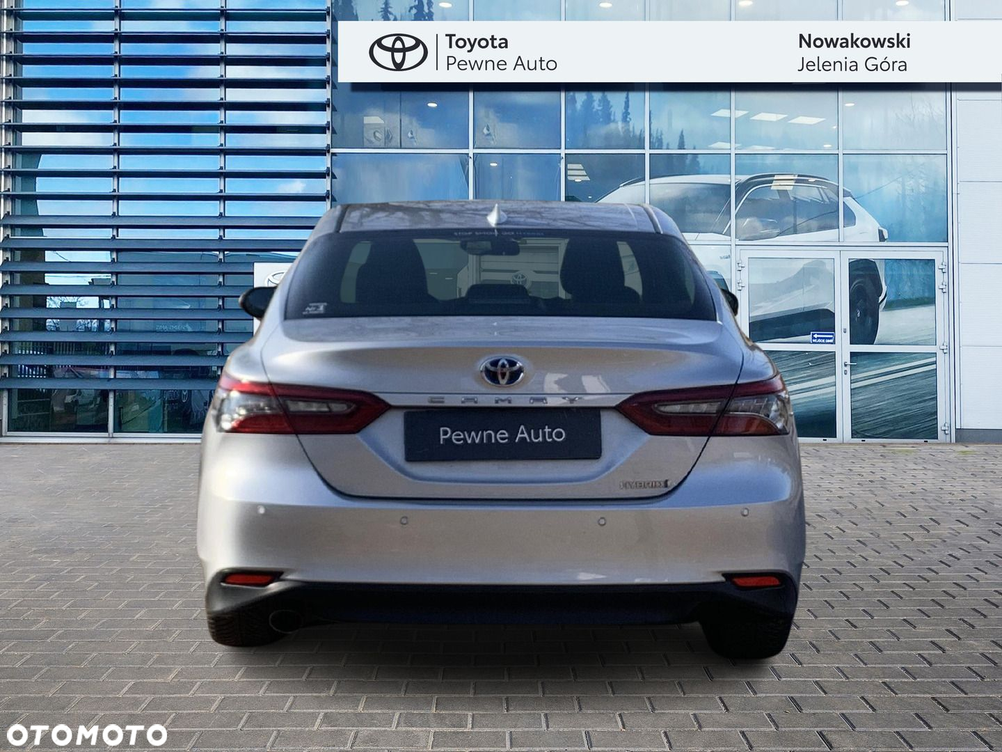 Toyota Camry - 4