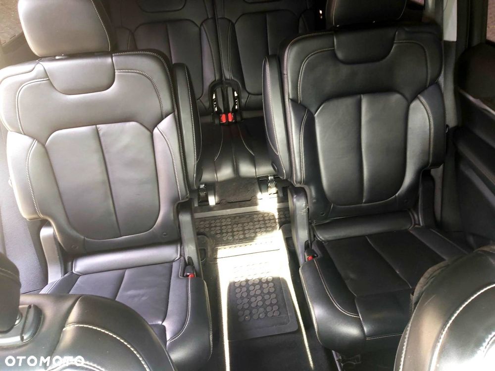 Jeep Grand Cherokee - 12