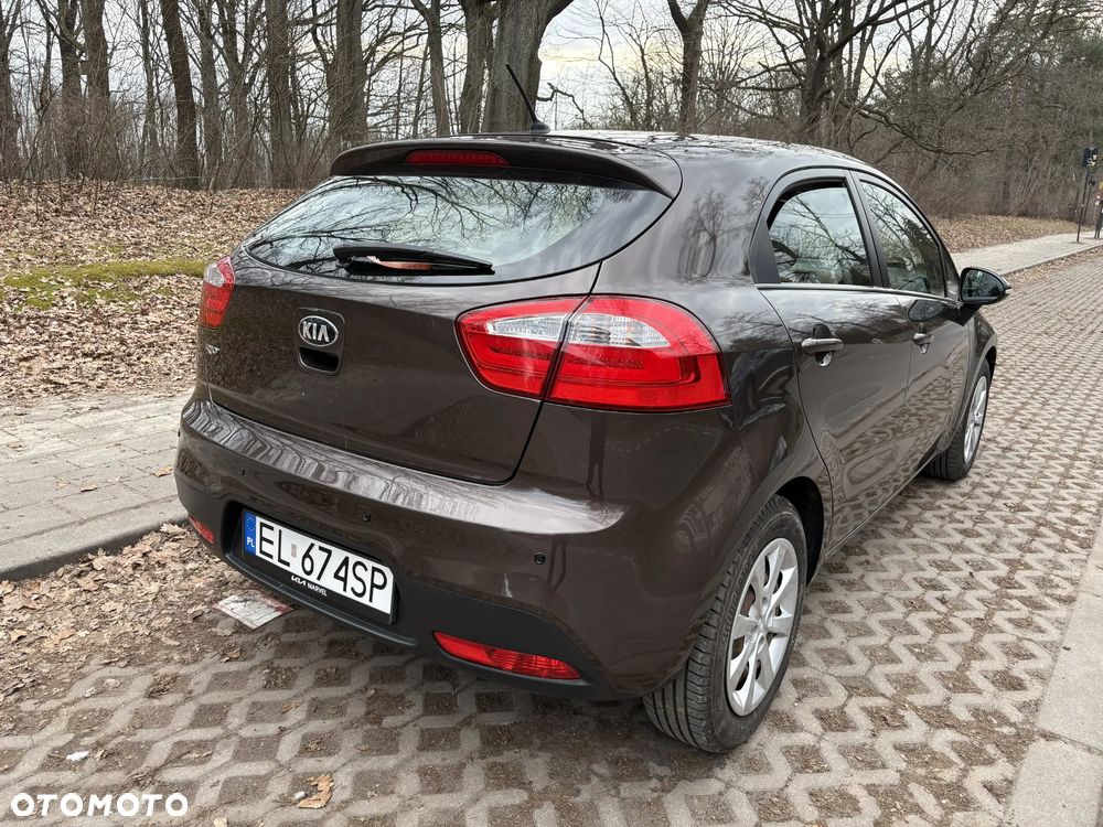 Kia Rio 1.4 L - 6