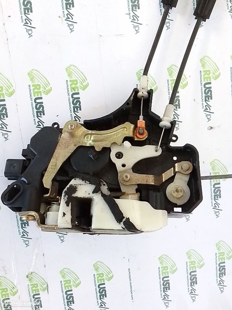 Fecho Da Porta Frente Dto Mitsubishi Colt Cz3 - 3