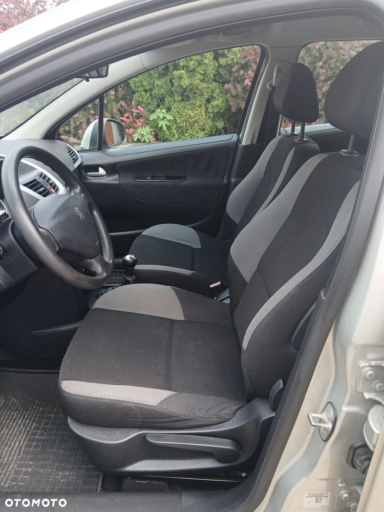 Peugeot 207 1.4 16V Trendy - 13