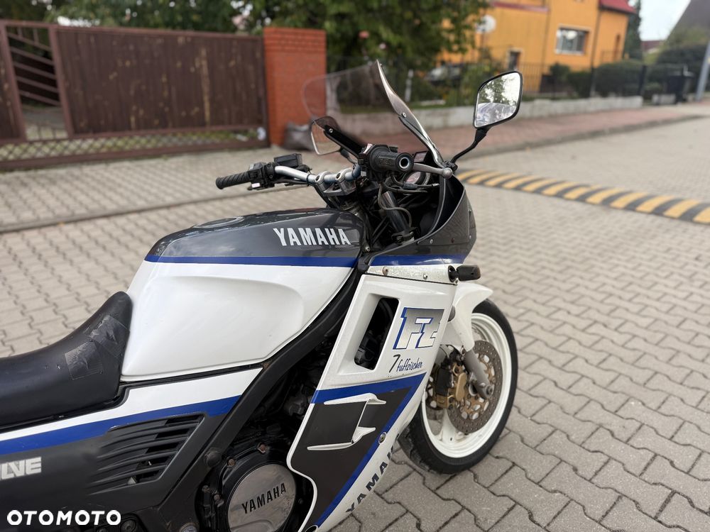 Yamaha FZ - 11