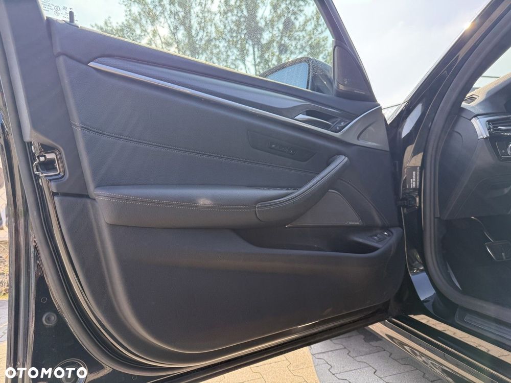 BMW Seria 5 530e M Sport sport - 30