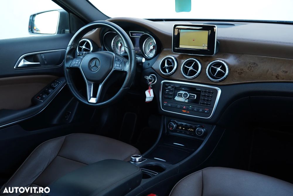 Mercedes-Benz GLA 220 d 4Matic 7G-DCT Urban - 13