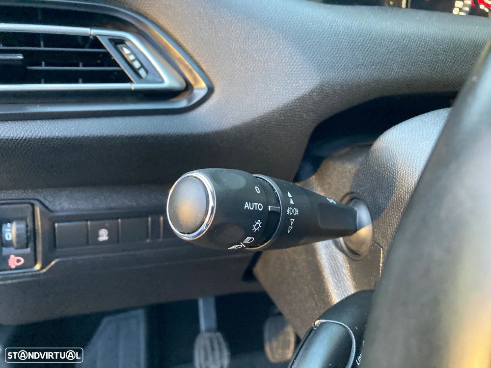 Peugeot 308 SW BlueHDi 130 Stop & Start Style - 15