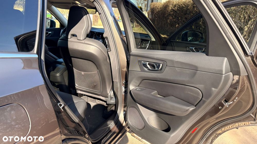 Volvo XC 60 B4 D Geartronic Momentum - 9