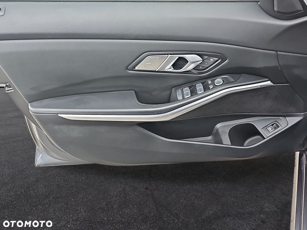 BMW Seria 3 - 16