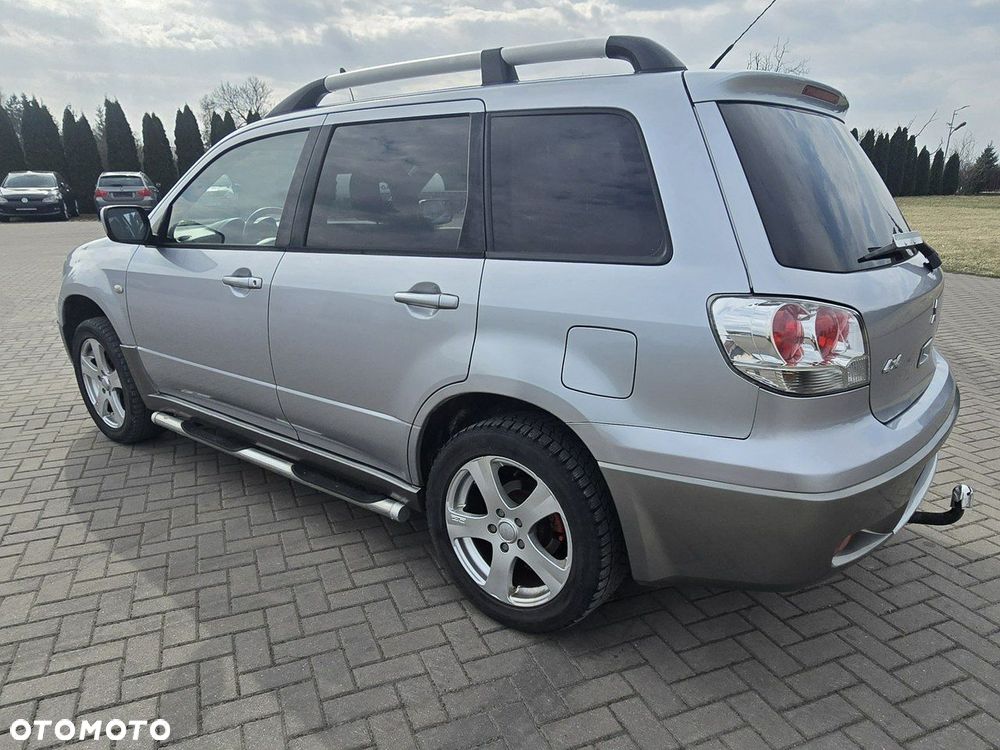Mitsubishi Outlander - 12