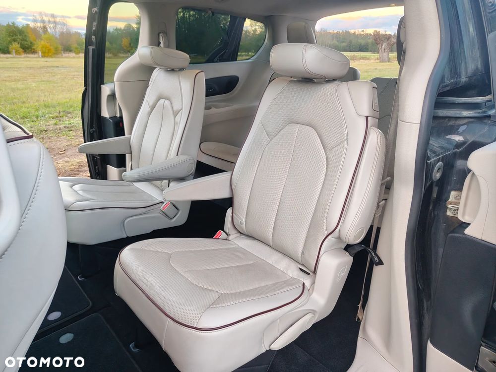 Chrysler Pacifica - 23