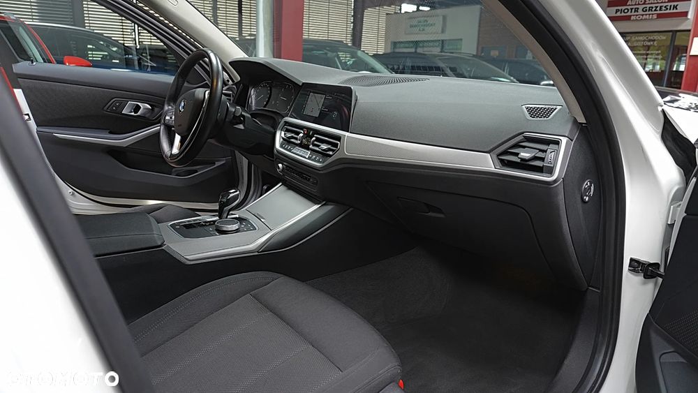 BMW Seria 3 318i Advantage sport - 15
