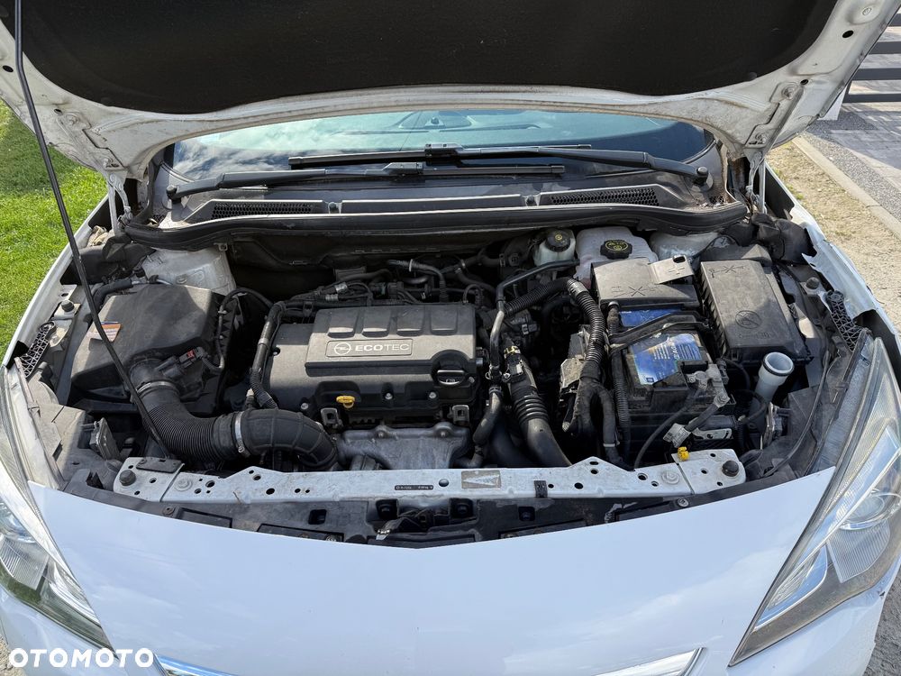 Opel Astra IV GTC 1.4 T Sport EU6 - 19