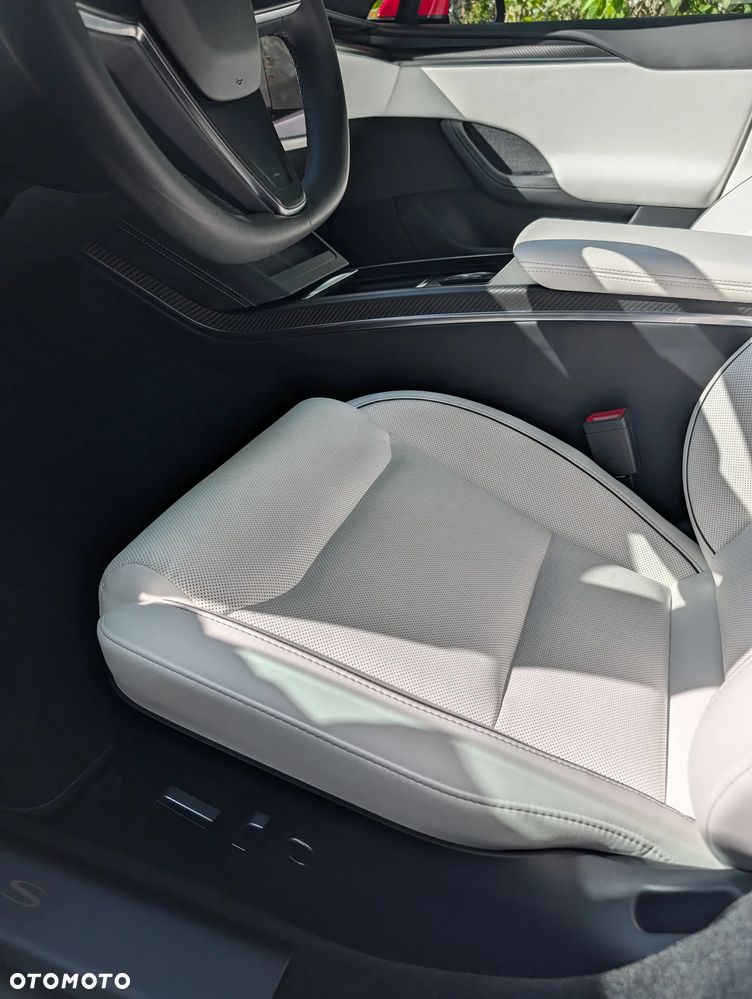 Tesla Model S - 32