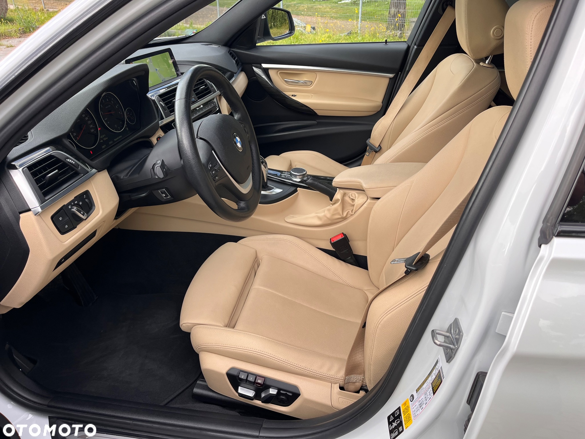 BMW Seria 3 330i xDrive - 11