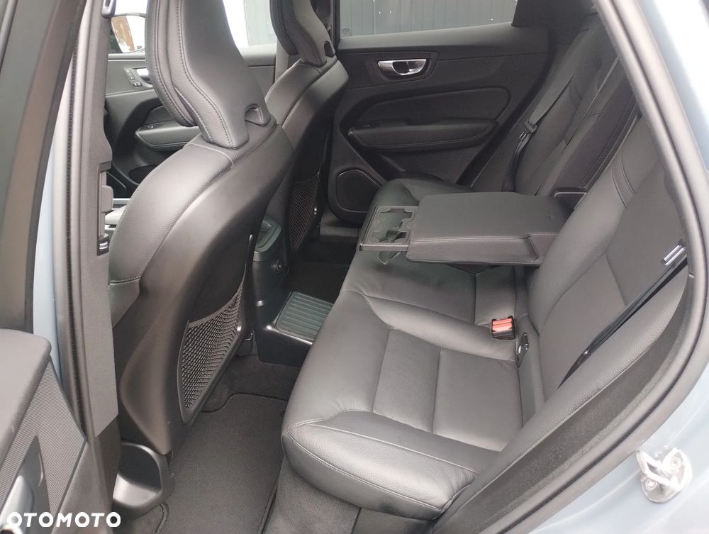 Volvo XC 60 T6 Plug-In Hybrid AWD Ultra Dark - 16