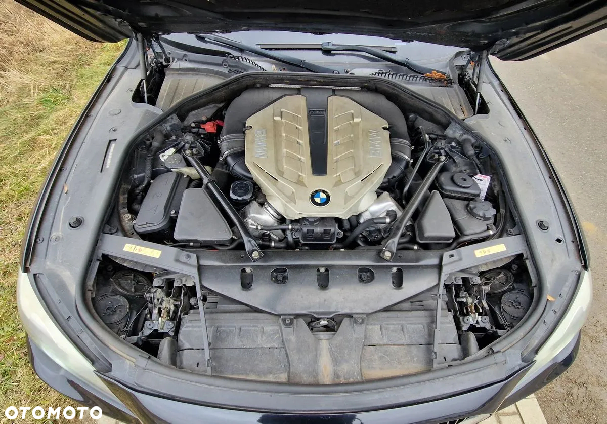 BMW Seria 7 750i - 6