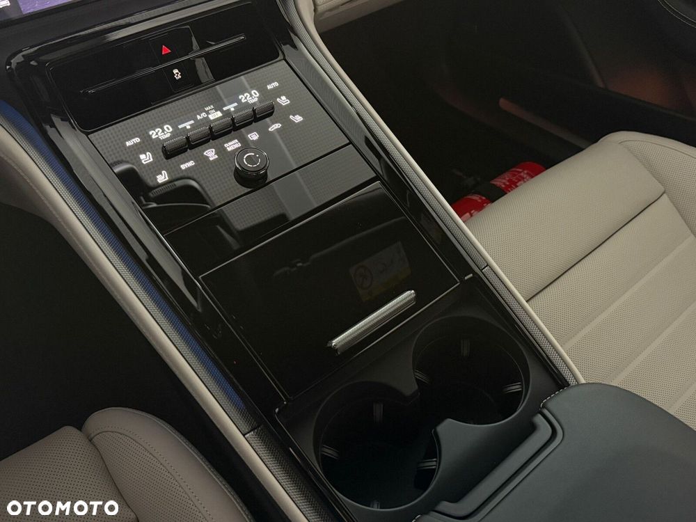 Porsche Panamera - 21