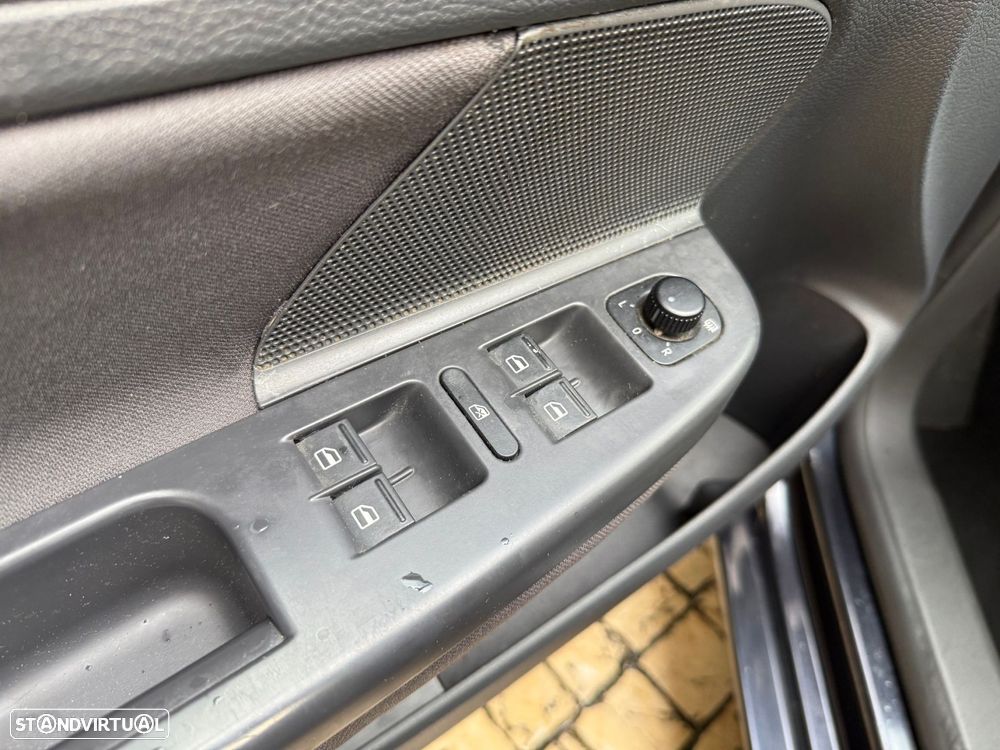 VW Golf 1.6 TDi Trendline BlueMotion - 8