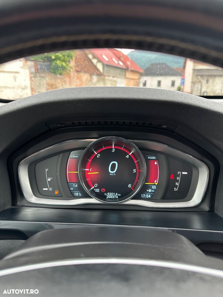 Volvo V60 D6 Plug-In-Hybrid AWD Geartronic Summum - 11