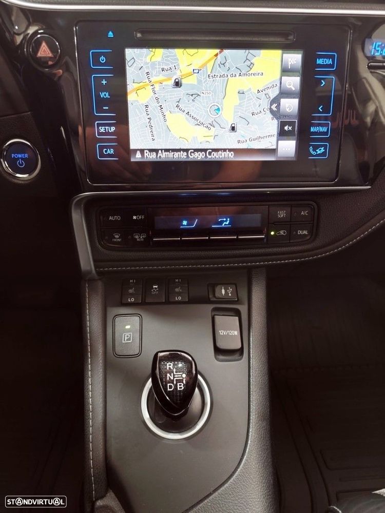 Toyota Auris Touring Sports 1.8 HSD Exclusive+Navi - 23