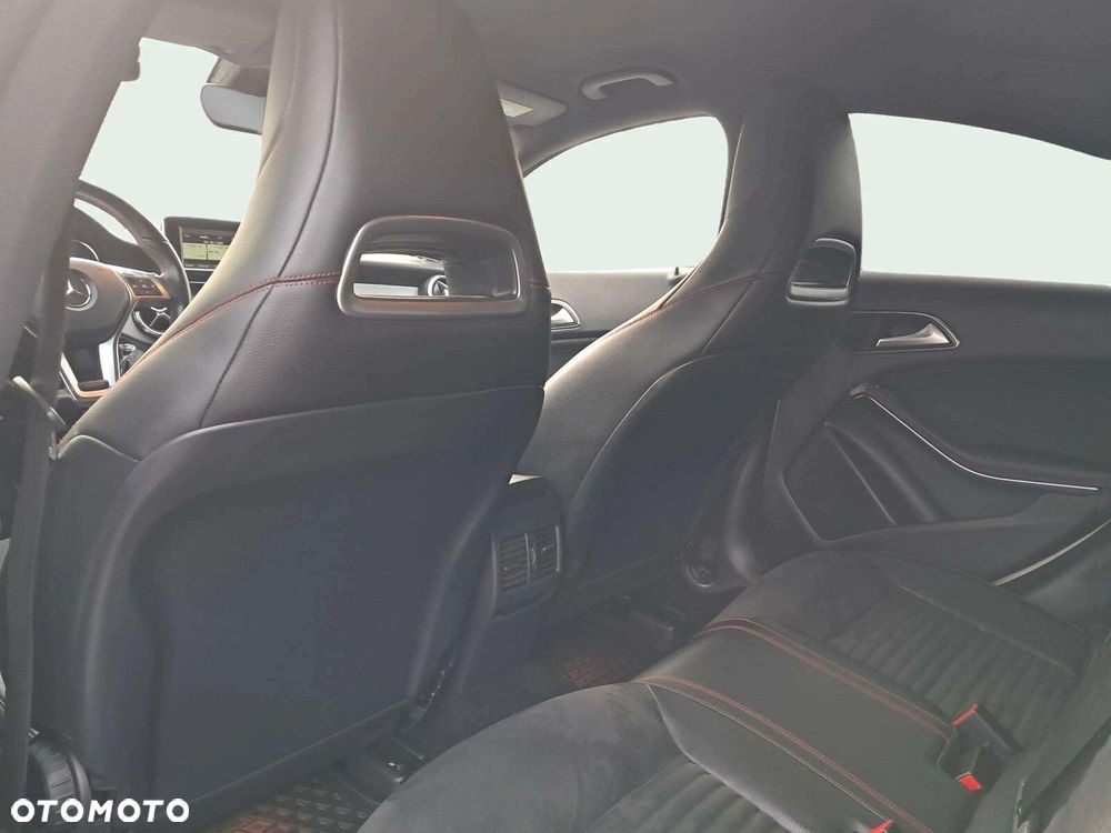 Mercedes-Benz CLA - 12