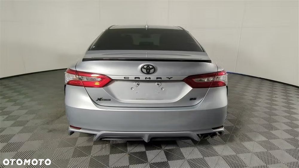 Toyota Camry - 5