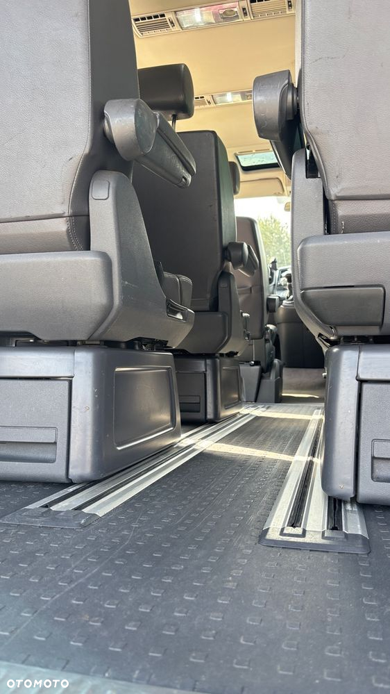 Volkswagen Multivan - 33