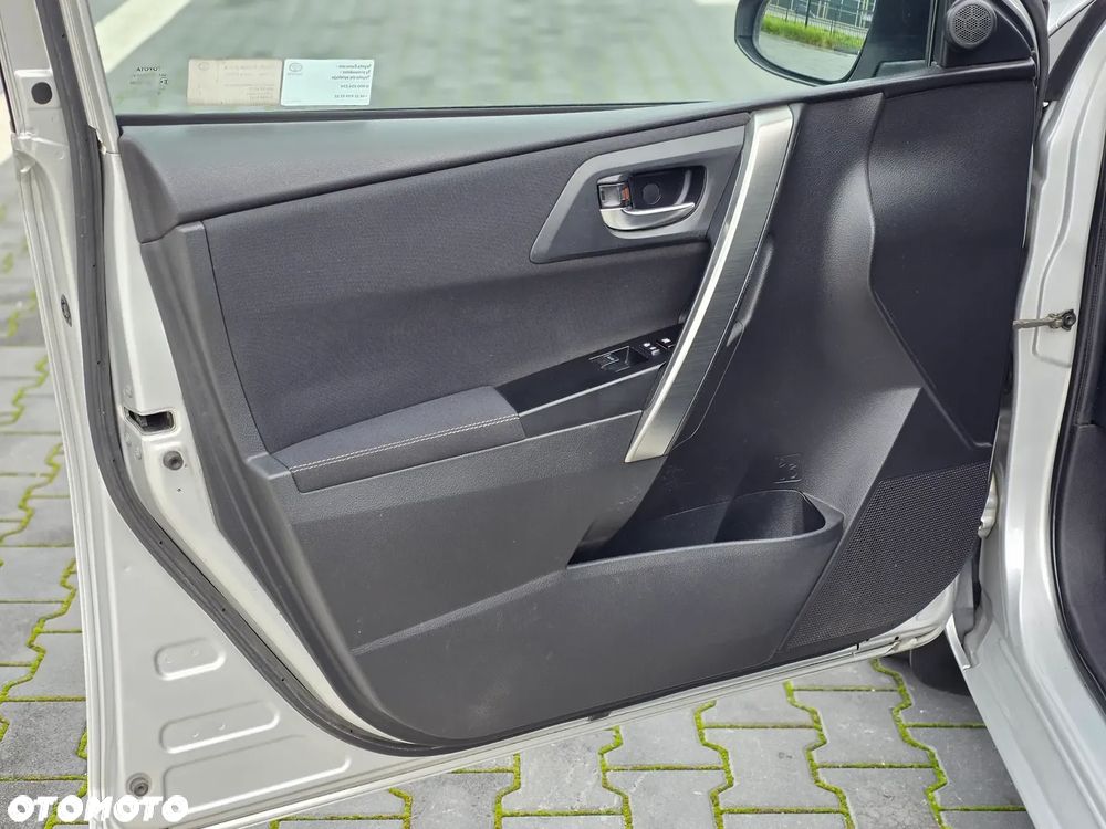 Toyota Auris 2.0 D-4D Prestige - 32