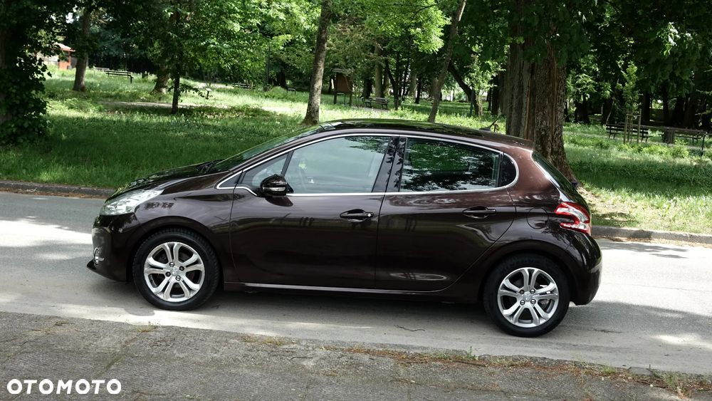 Peugeot 208 120 VTI Allure - 30