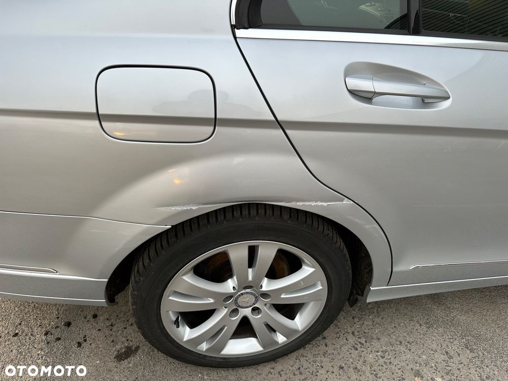 Mercedes-Benz Klasa C 320 CDI DPF 4Matic 7G-TRONIC Elegance - 25