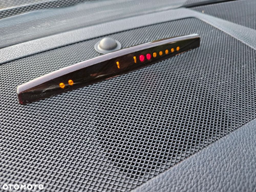Mercedes-Benz Klasa C 180 T CGI Automatik BlueEFFICIENCY Avantgarde - 19