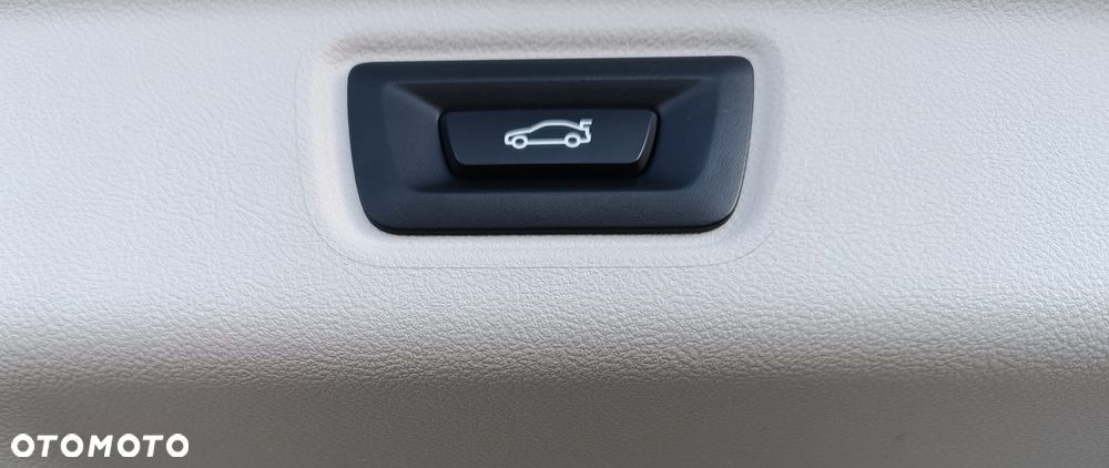 BMW Seria 3 318i Sport Line - 26