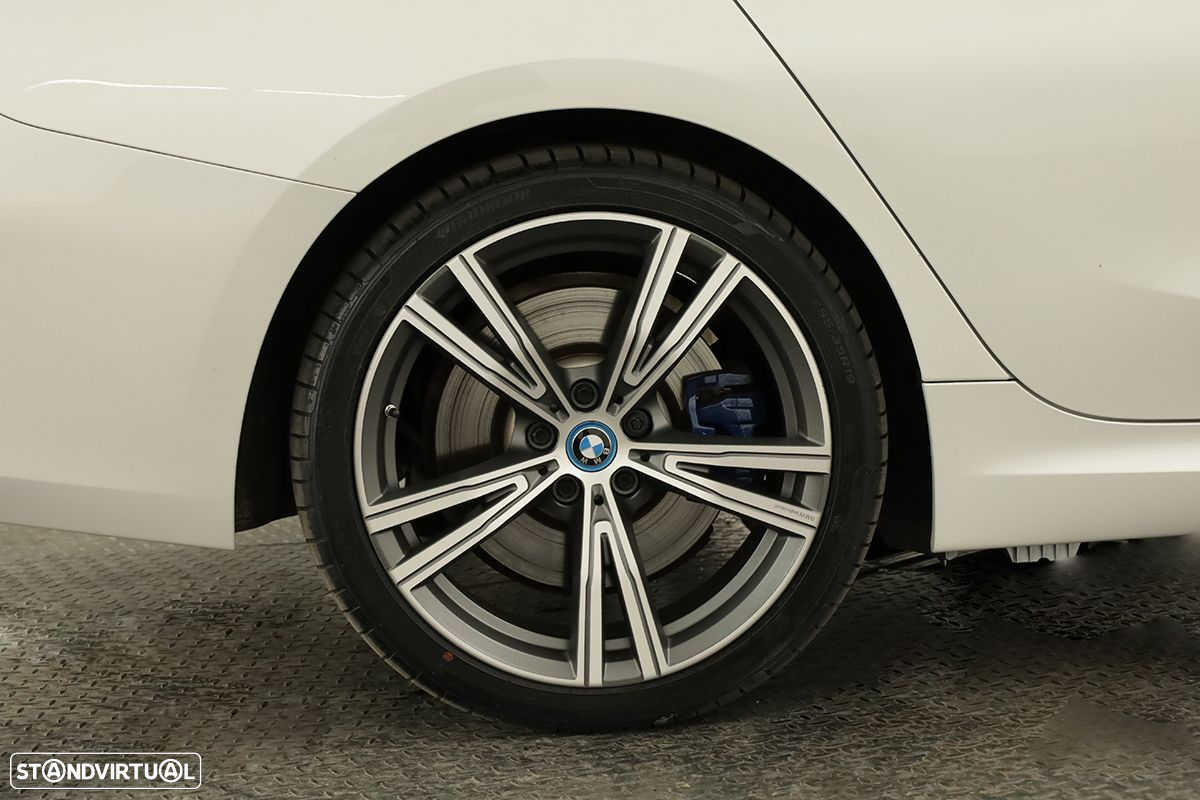 BMW 330 e Touring Pack M Auto - 5