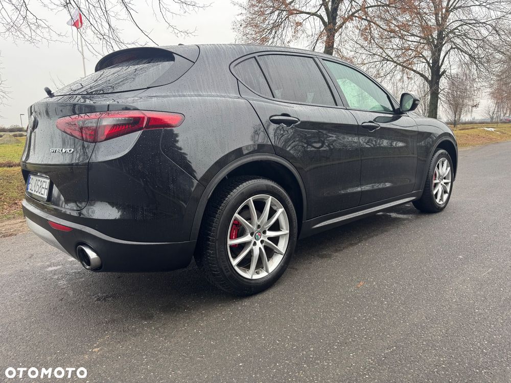 Alfa Romeo Stelvio 2.0 Turbo 16V AT8-Q4 Executive - 3