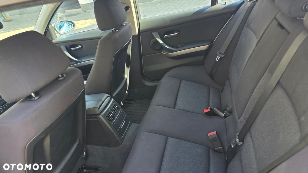 BMW Seria 3 320d - 25