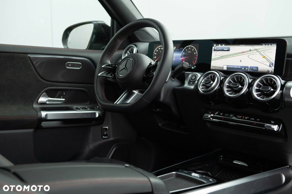 Mercedes-Benz GLB - 28