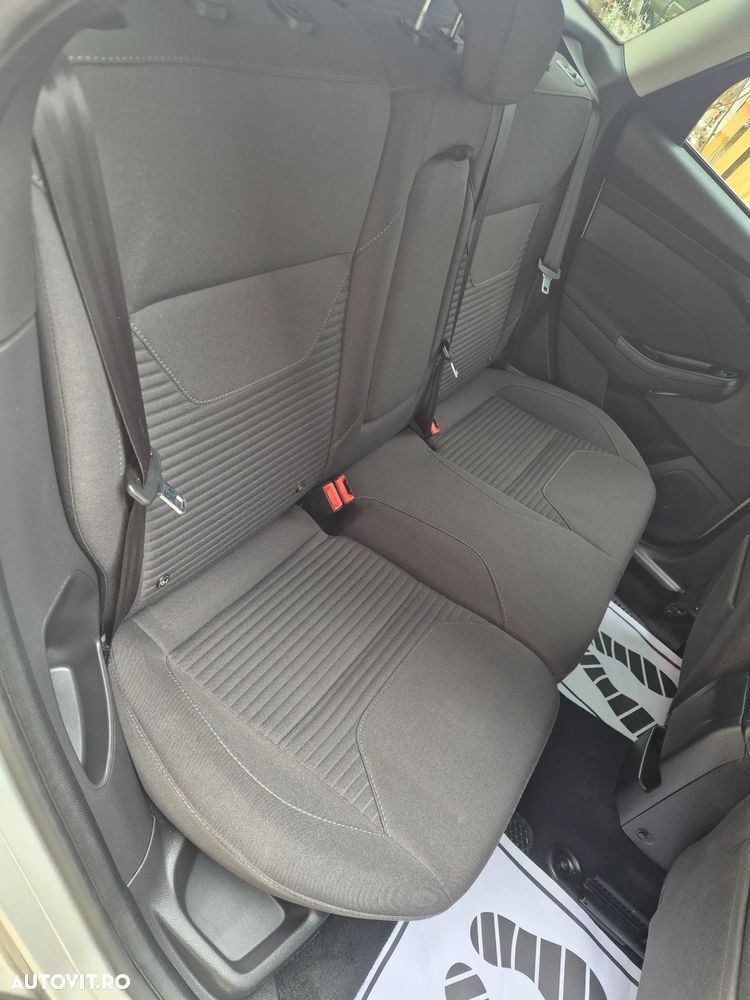 Ford Focus 2.0 TDCI Powershift Titanium - 11
