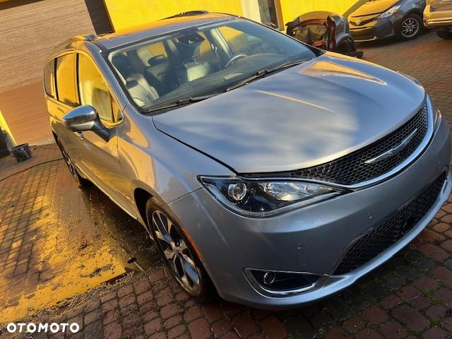 Chrysler Pacifica - 1