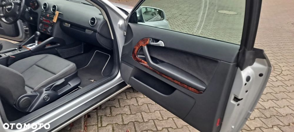 Audi A3 3-drzwiowe 2.0 FSI Ambition Tiptronic - 26