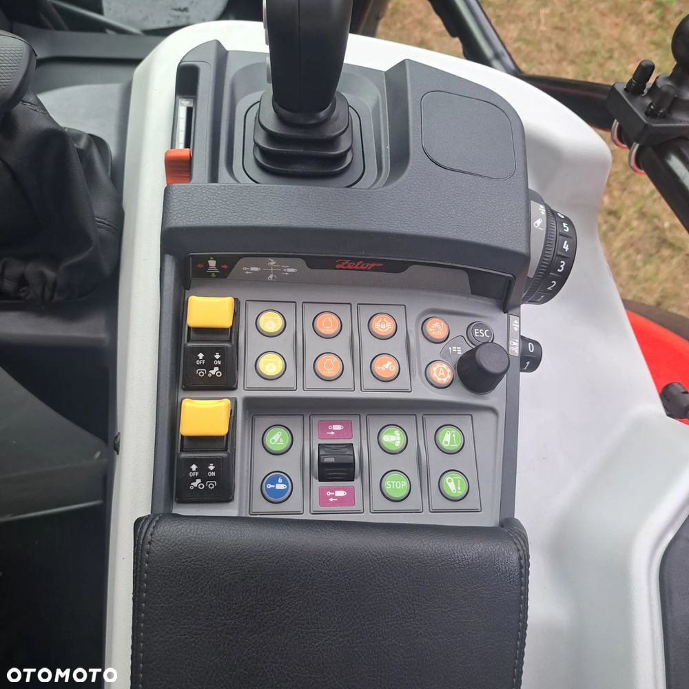 Zetor Seria 6 170 silnik Deutz AG Skrzynia ZF 54+27 biegów . 6 biegów pod obciążeniem - 17