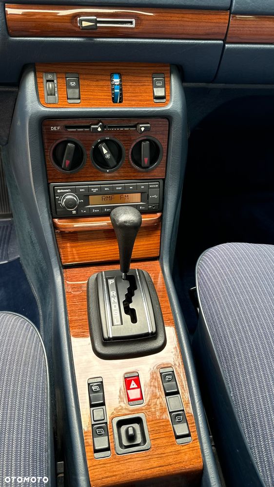 Mercedes-Benz W123 - 23