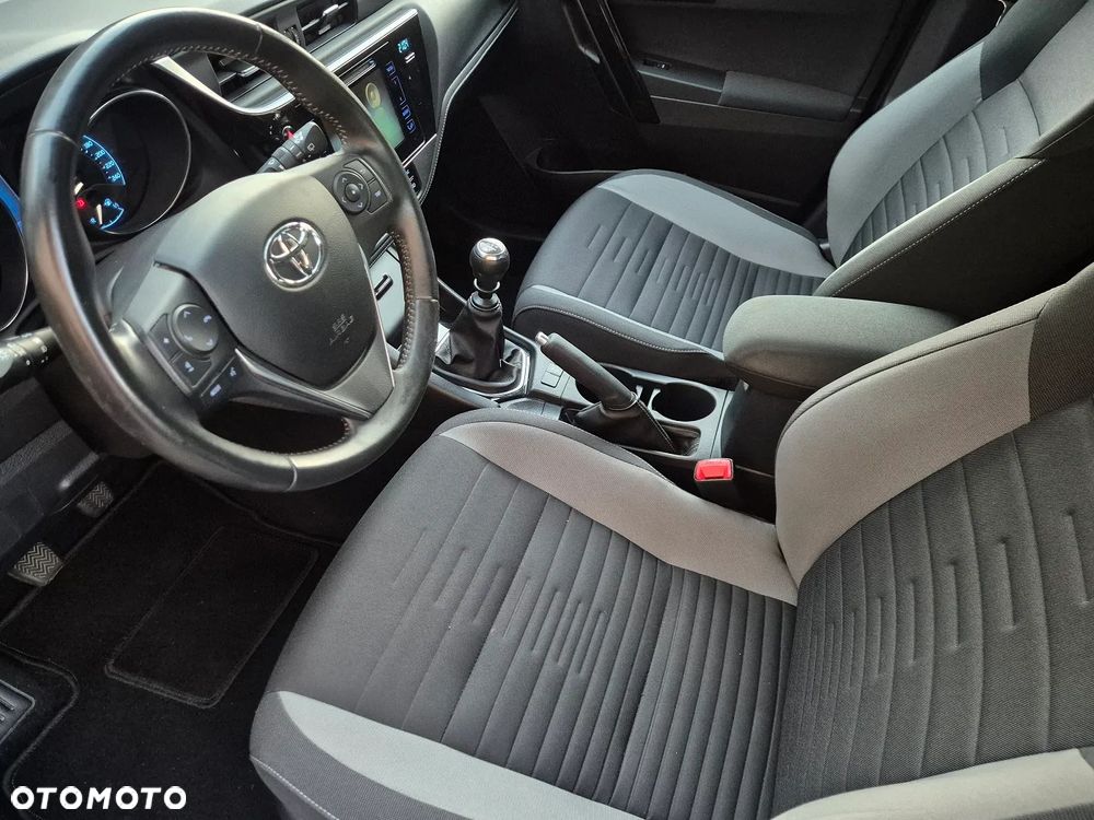Toyota Auris - 16