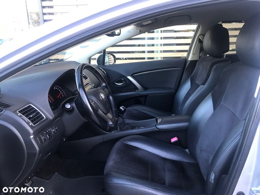 Toyota Avensis 1.8 Premium - 22